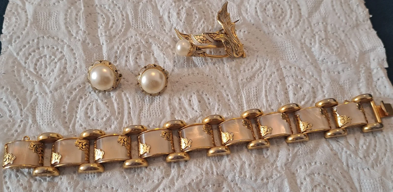 1970 vintage Damascene telado bracelet mother of pearl clip on earings and matching brooch
