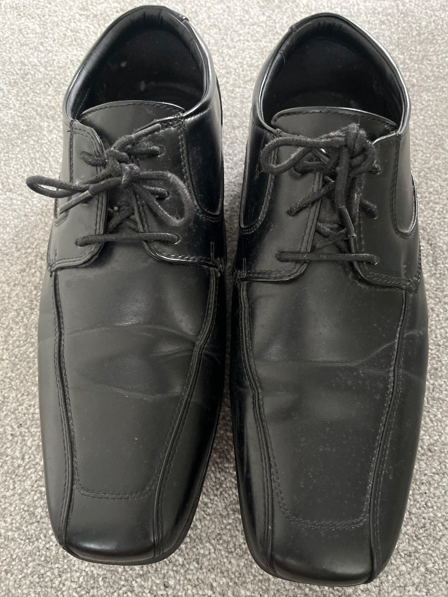 for the office, a job interview, a wedding, or formal events, these low-top dress shoes