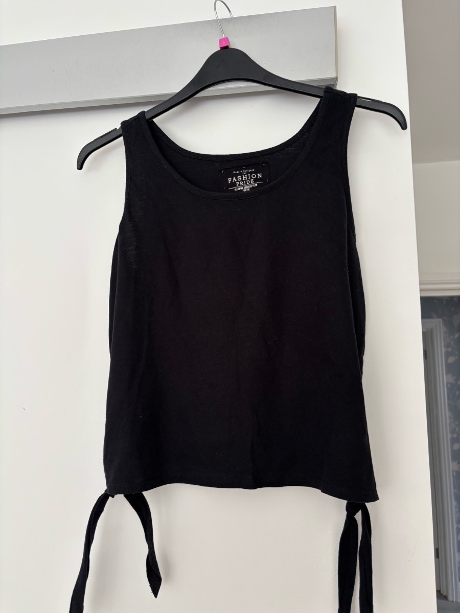 Short black ladies top 14