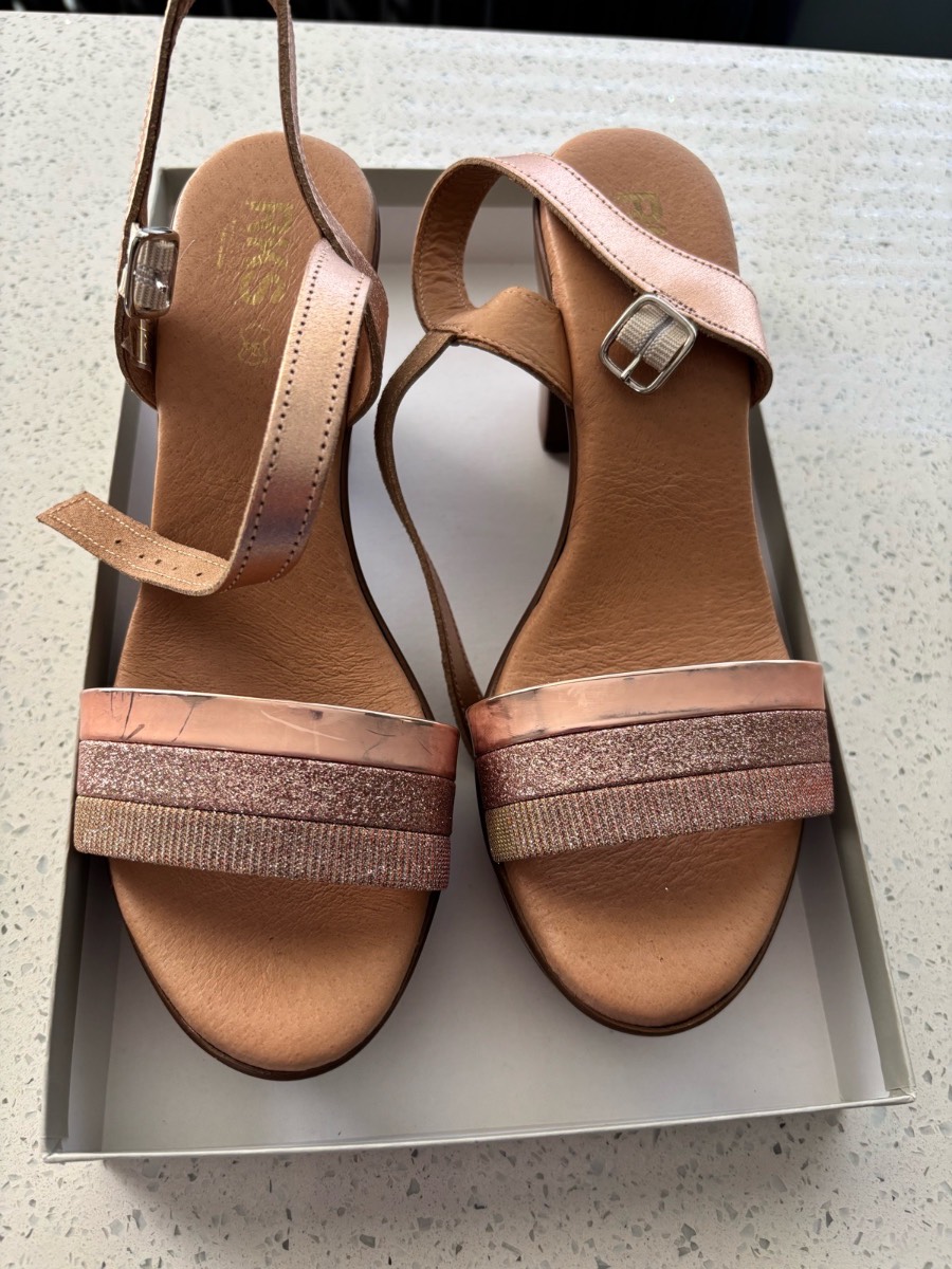 Ladies new gold matallic sandals