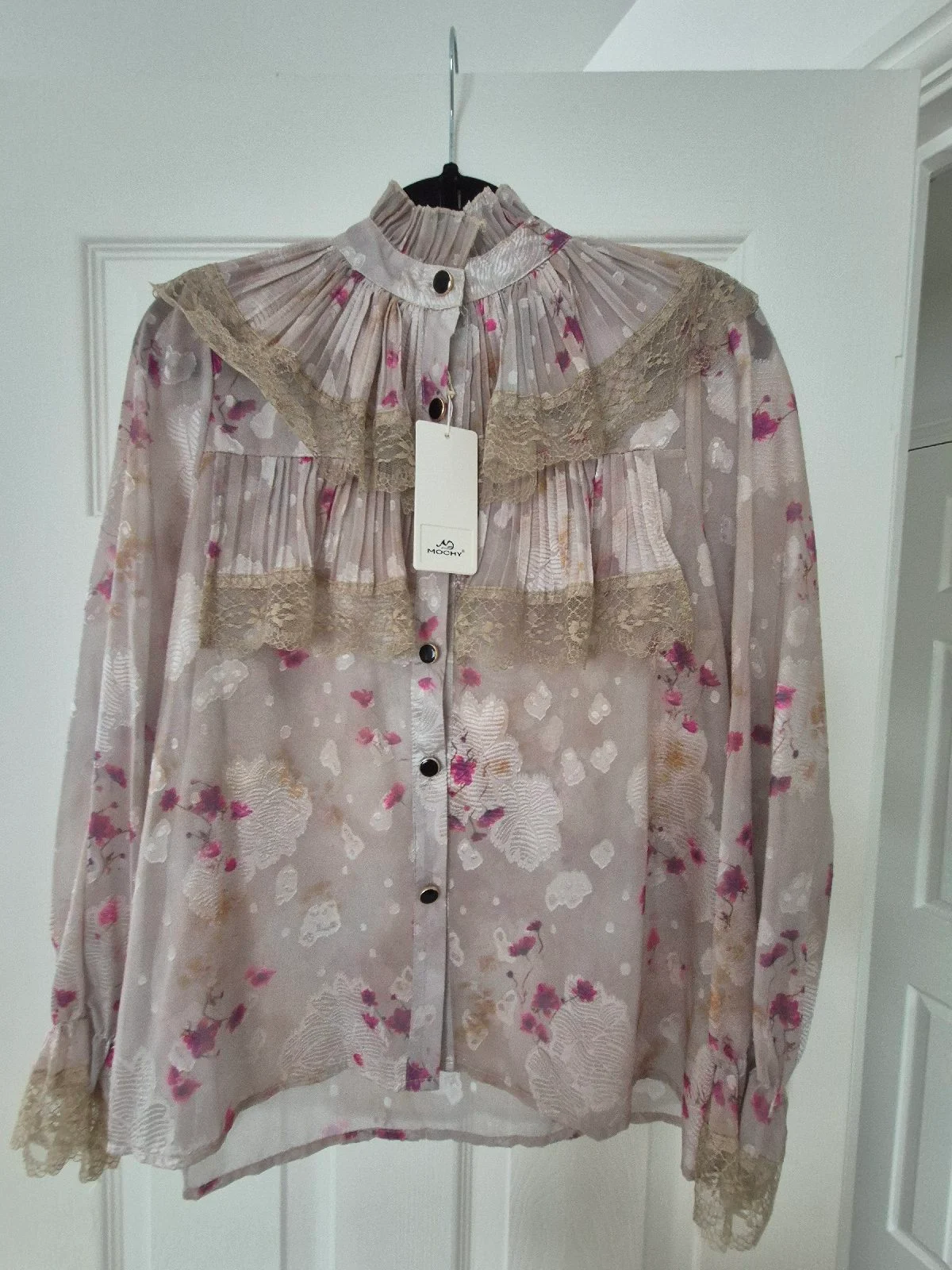 Floral print blouse