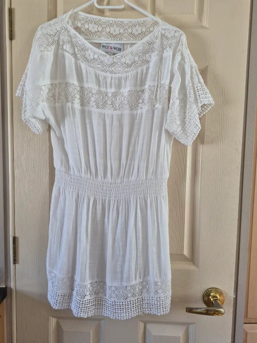 Gorgeous Lace Summer Dress. Size 10