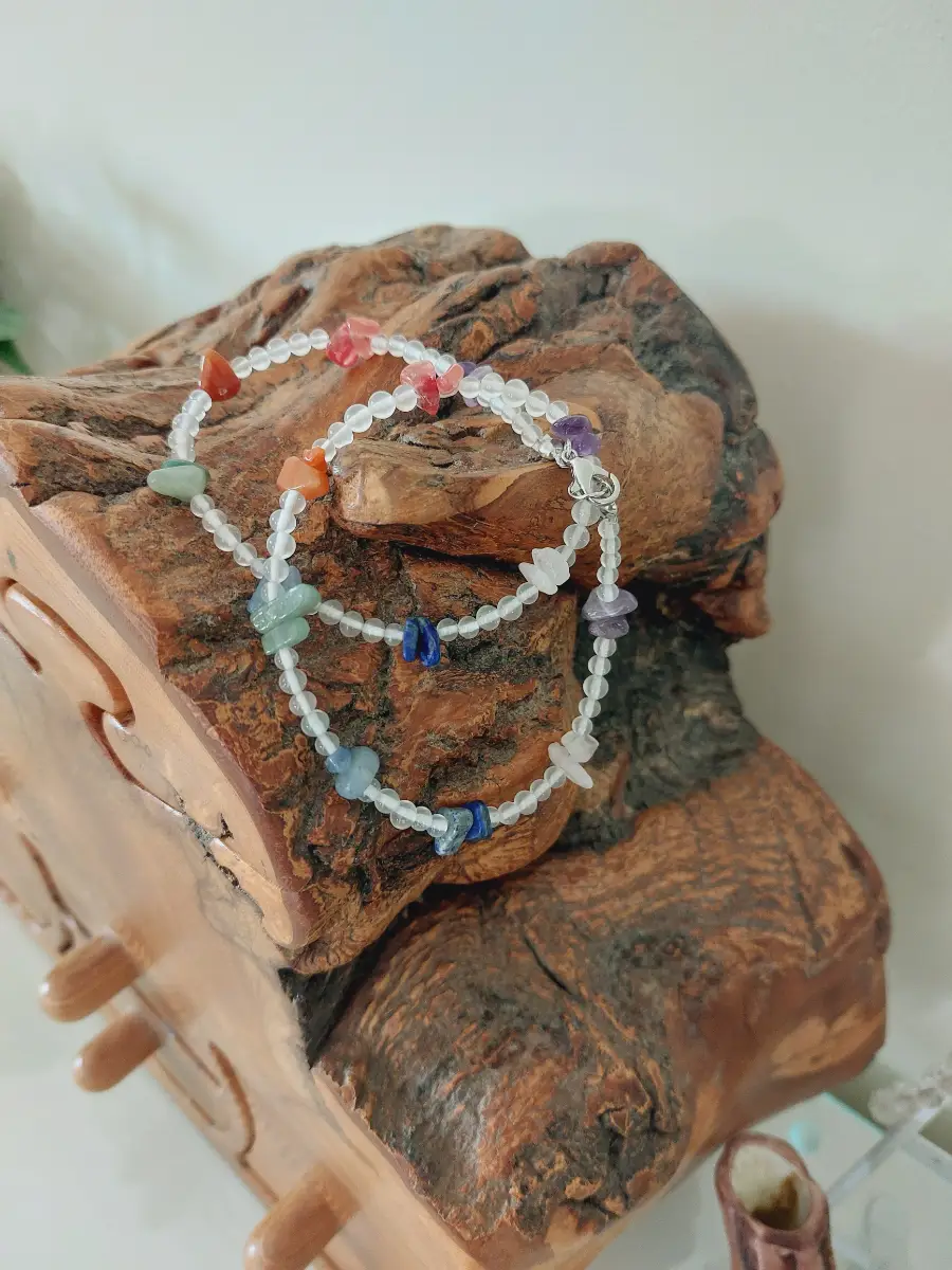 Vintage Gemstone Chip & Ghost Pearl Beaded Necklace (43cm)