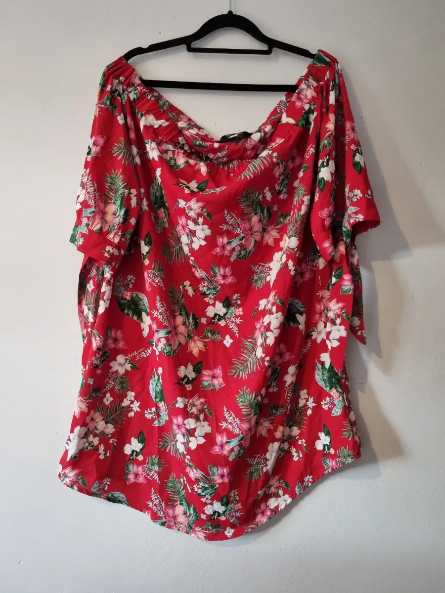 Ladies Red Floral Size 16/18 Top