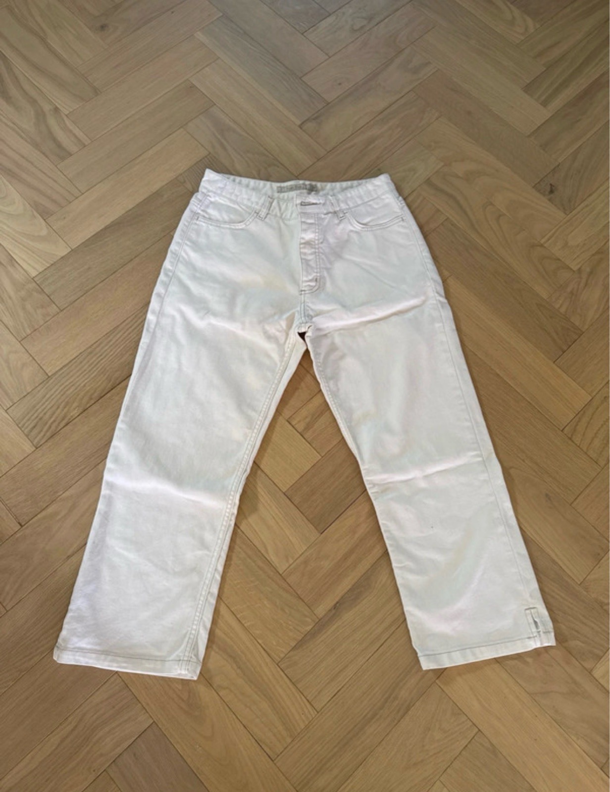 Ladies white 3/4 length jeans