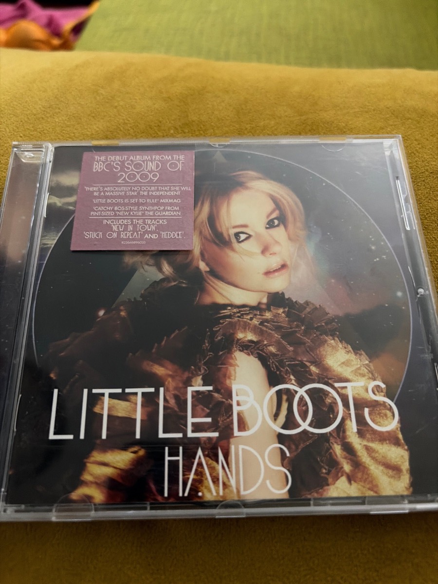 Little Boots: Hands