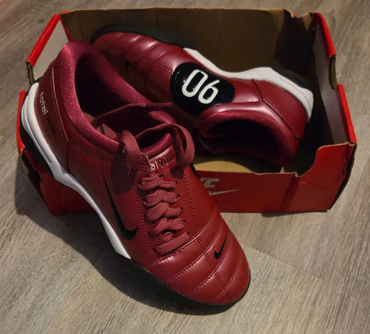 Nike T90