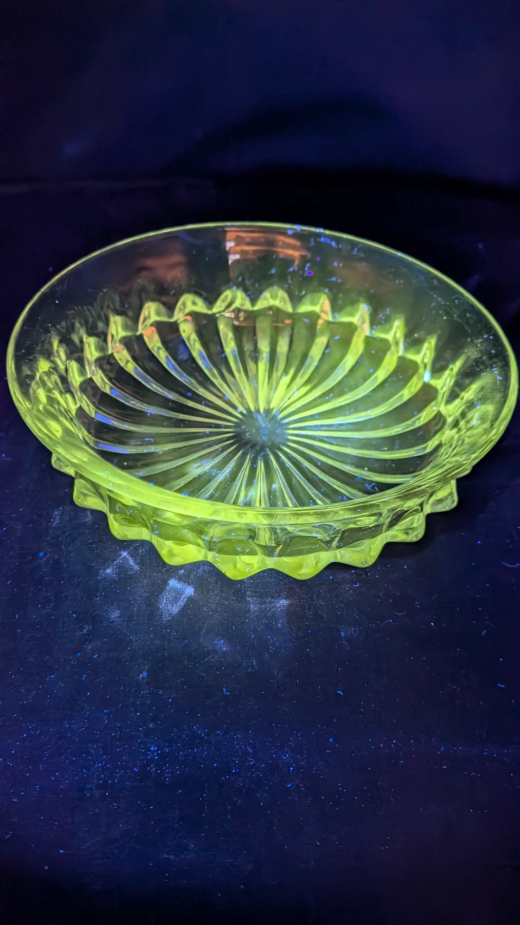 Vintage art deco manganese green glow clear glass bowl