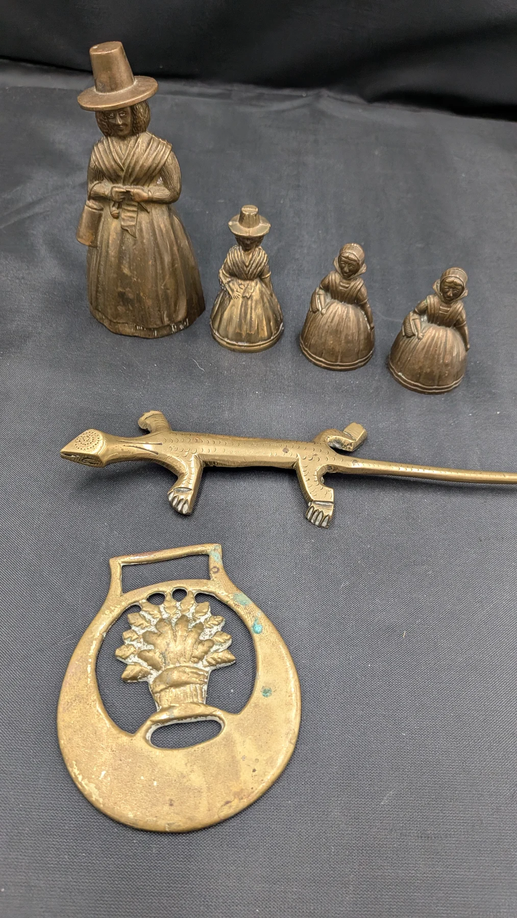 Bundle of vintage brass items