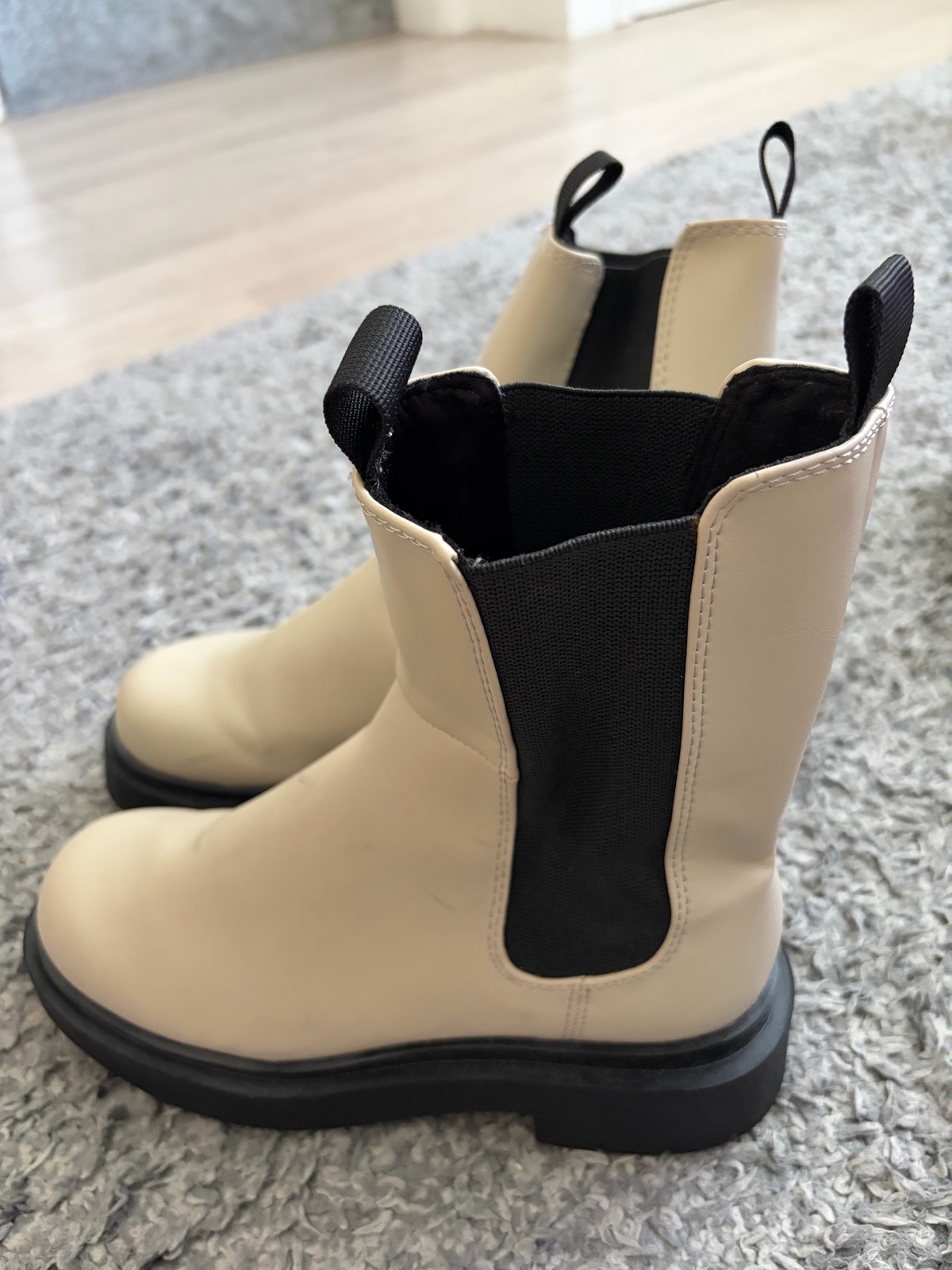 H&M Cream Chunky Chelsea Boots – UK Size 4