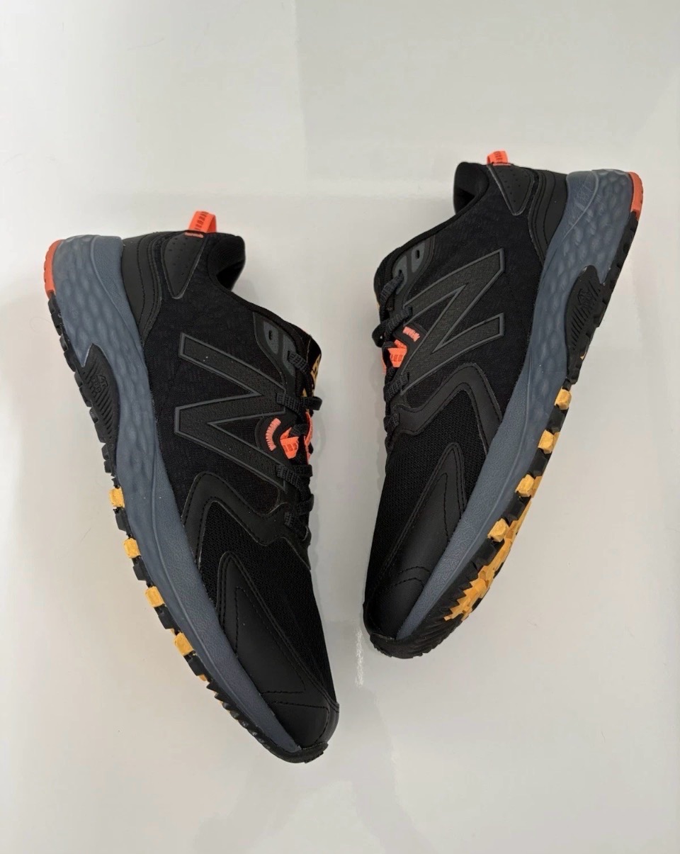 New Balance 410v7 Trail Trainers Black & Orange Size 11 Excellent Condition