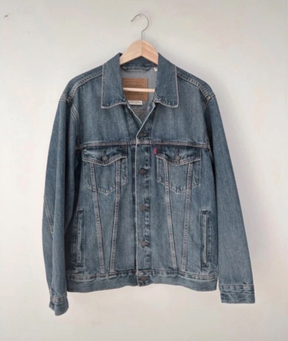 Levi's Premium "Trucker" Denim Jacket Small Excellent Condition