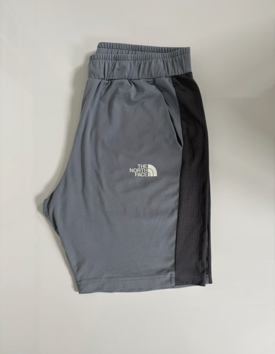 The North Face Men's Movmynt Shorts "Smoked Grey" Large Excellent Condition
