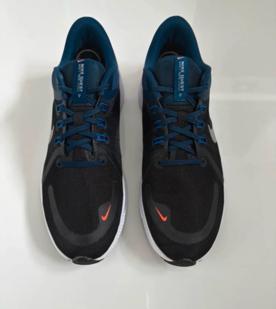 Nike Quest 4 Trainers Black/ Navy/Hyper Royal Size 9.5 Excellent Condition