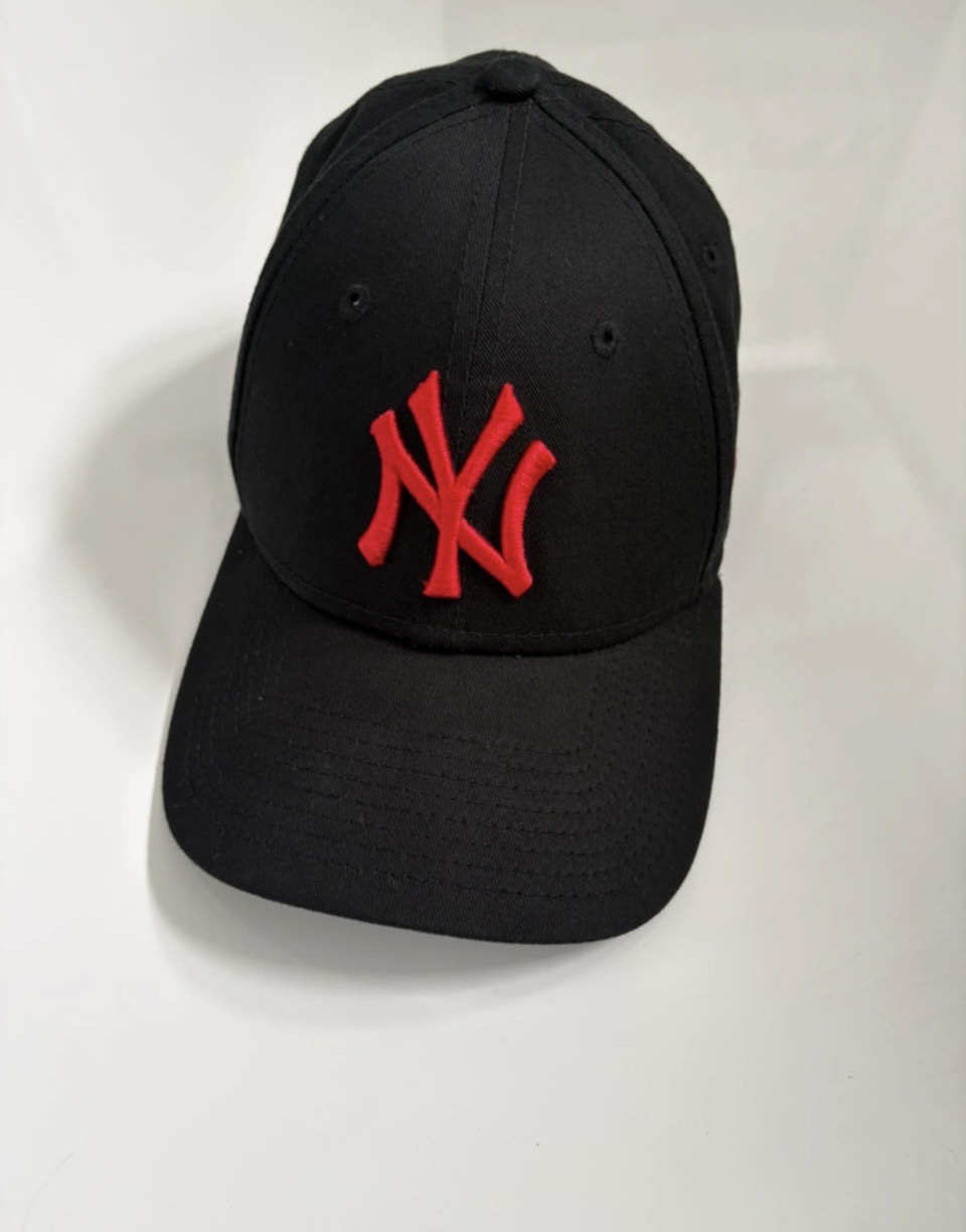 New Era 9Forty NY Yankees Baseball Cap Black & Red One Size Excellent Condition