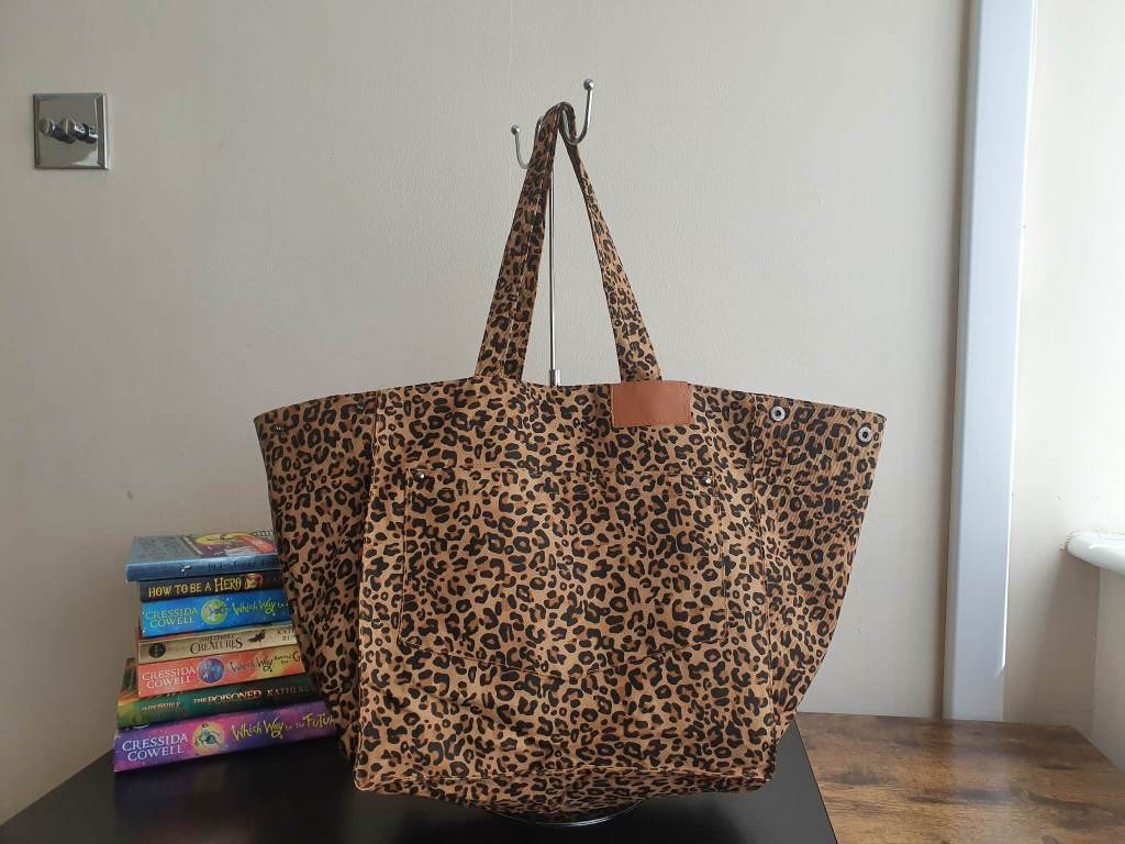 Leopard Print Canvas Tote Bag – Spacious Design with Snap Button Closure