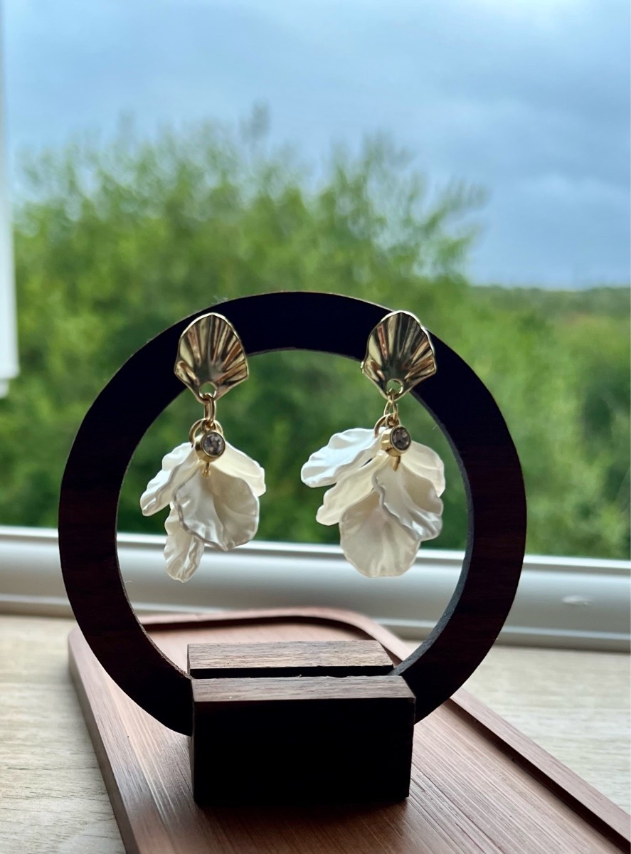 Coastal shell resin gold plated summer earrings free gift box