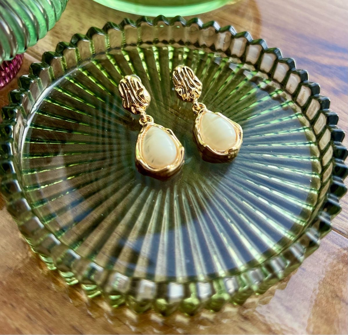 Kc gold plated teardrop resin vintage retro earrings free gift packaging
