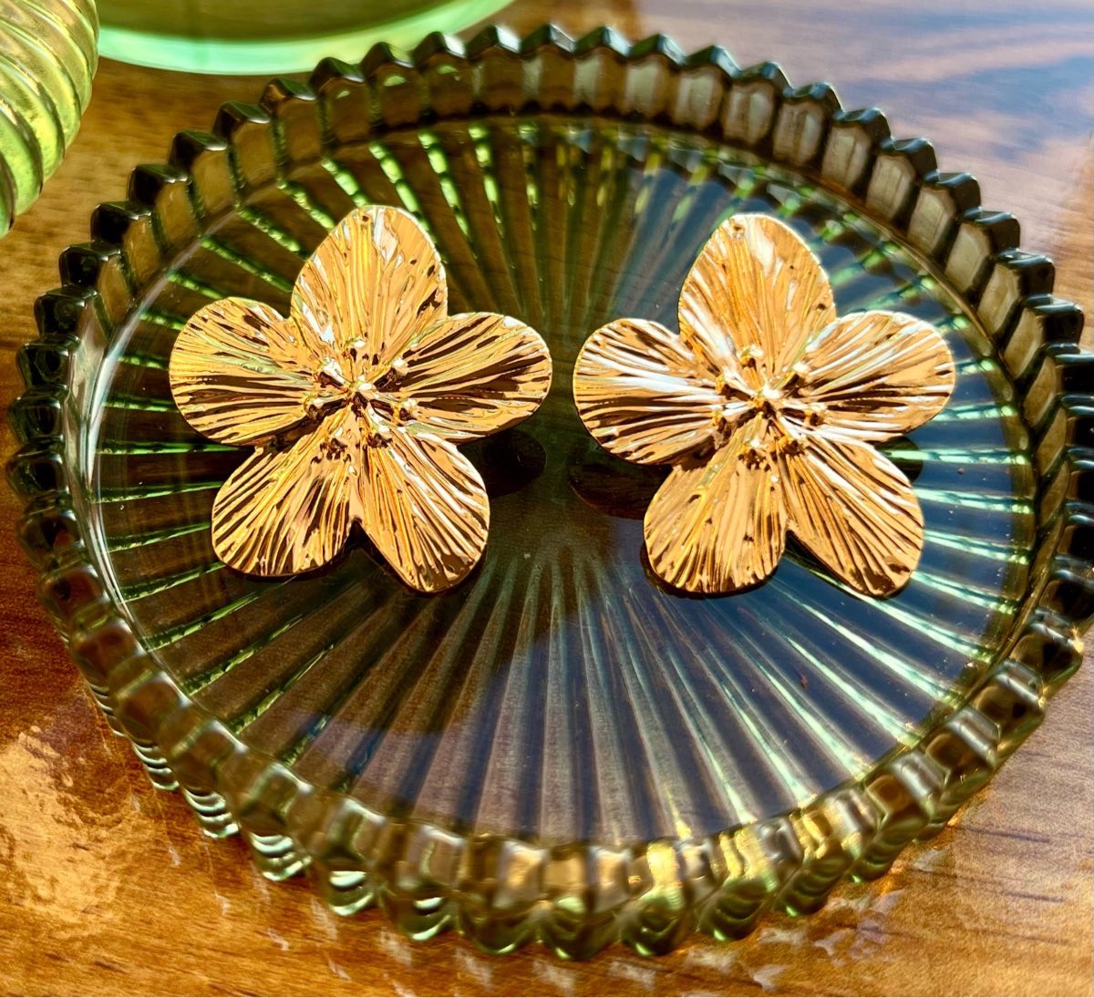 Retro vintage flowers 9ct gold plated stud earrings