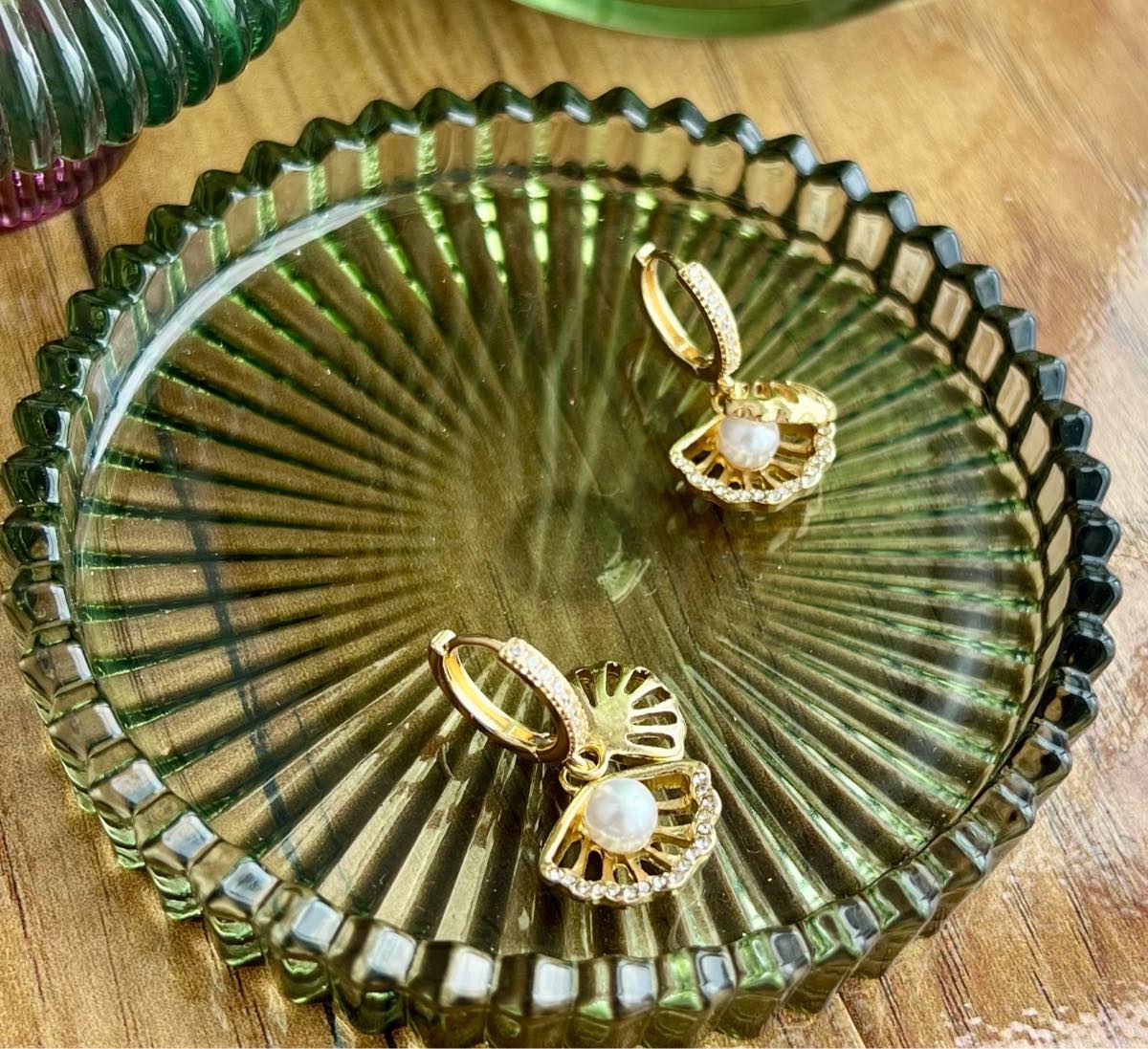 18ct Gold Plated Shell Hoop Earrings Pearl Nickel-Free gift box free