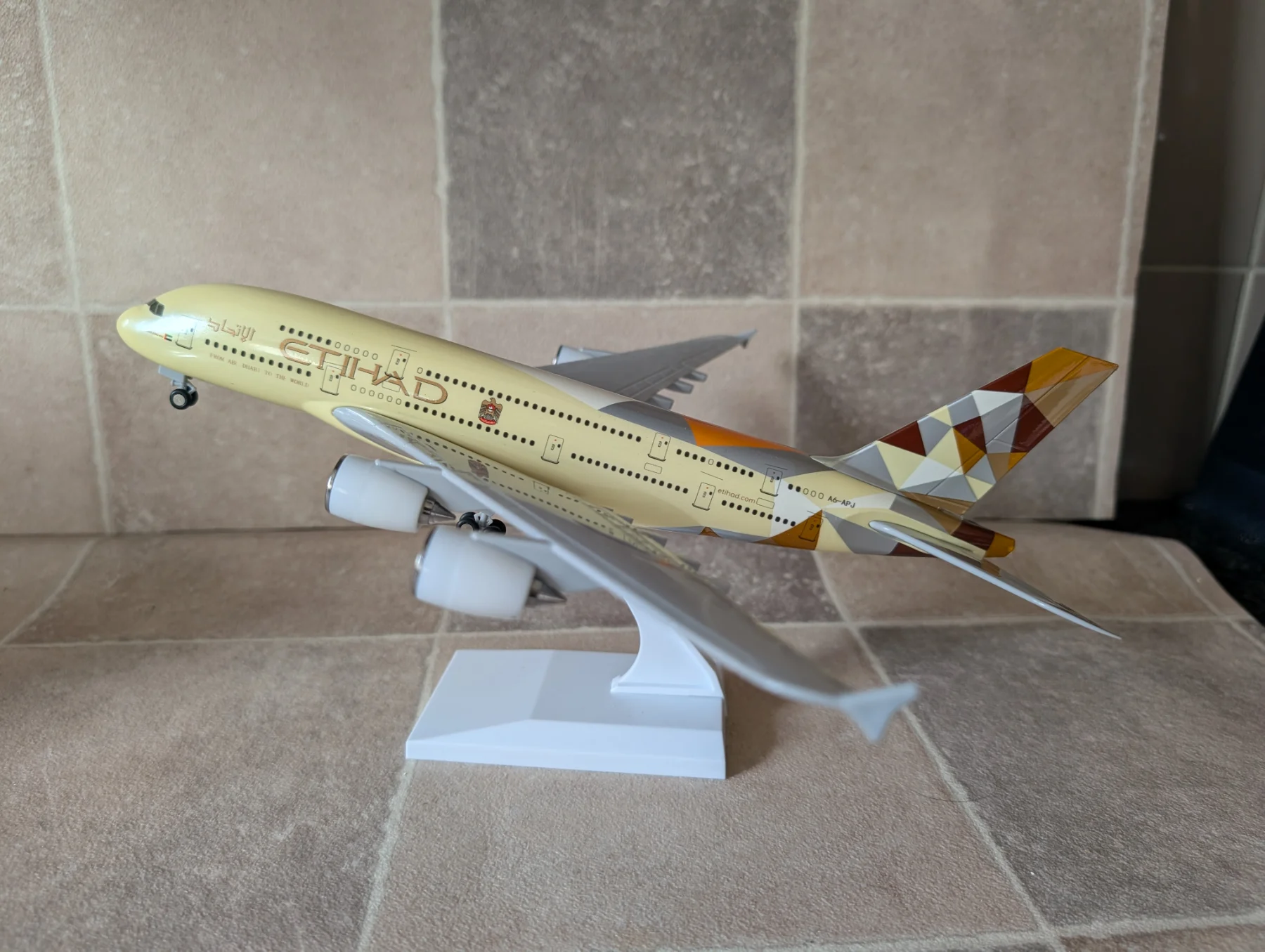 ONE ONLY - 1:250 ETIHAD AIRWAYS A380 ABS RESIN MODEL PLANE - £45 NO OFFERS