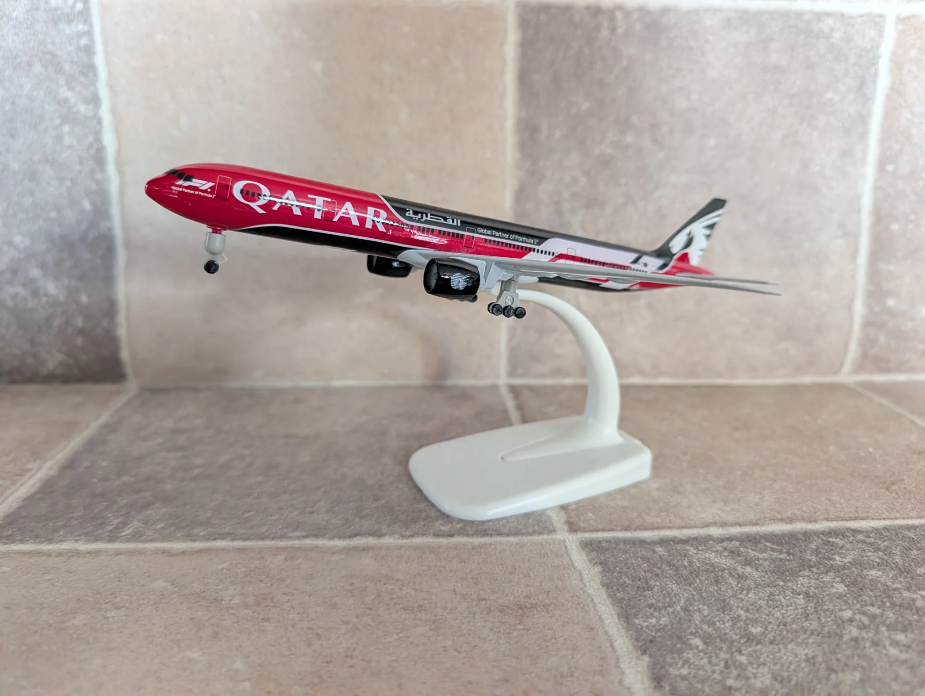 QATAR AIRWAYS 777 FORMULA ONE LIVERY BRAND NEW & BOXED - DIE-CAST METAL MODEL PLANE - £18 NO OFFERS