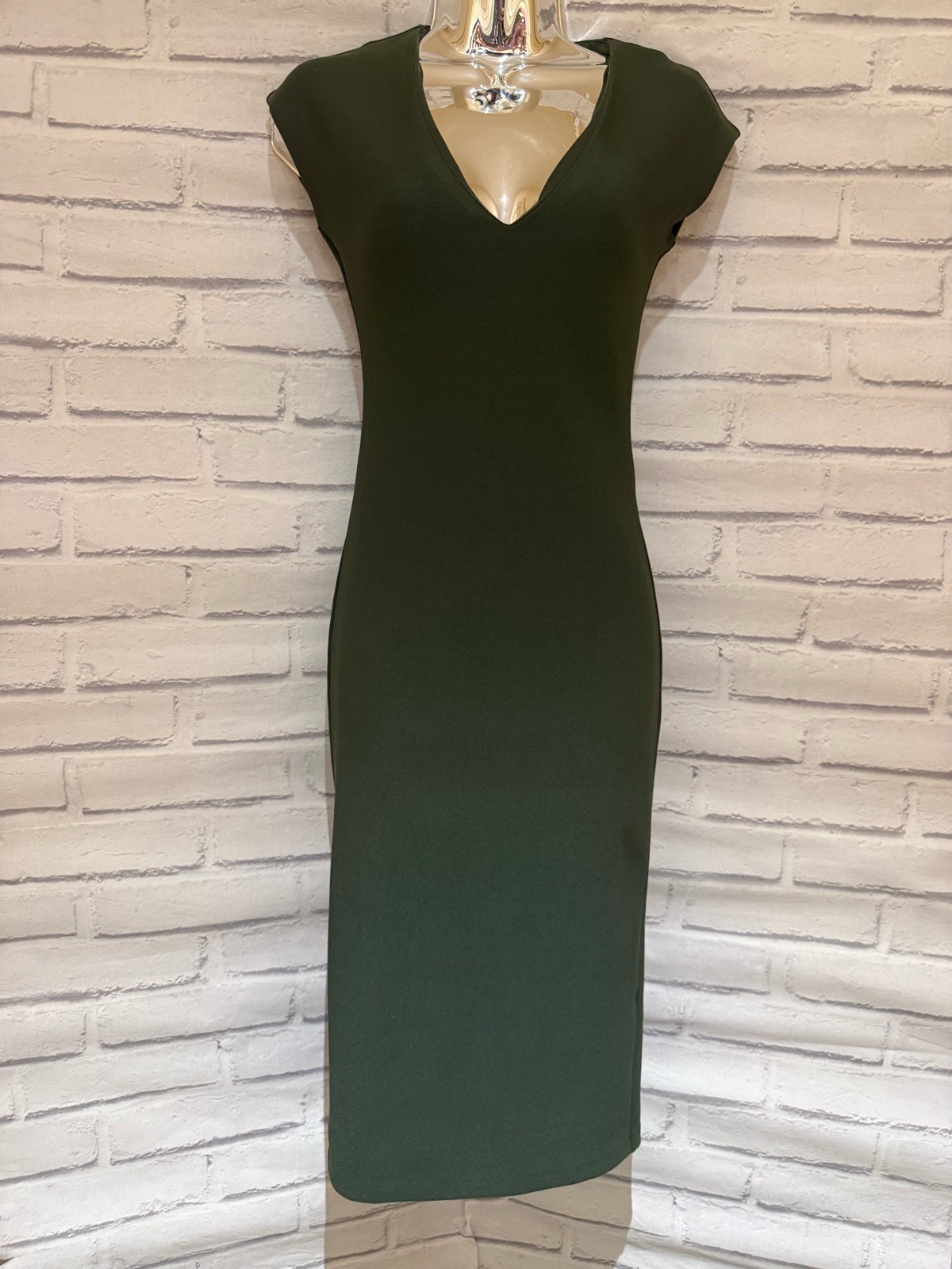 zara forest dark green midi dress size xs - v neck cap sleeve bodycon with back slit