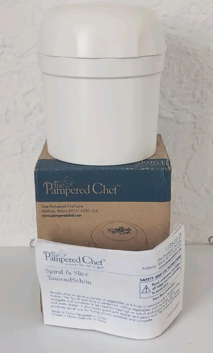 Pampered Chef Spiral & Slice Vegetable Spiraliser Chopper 1136-03 White Boxed