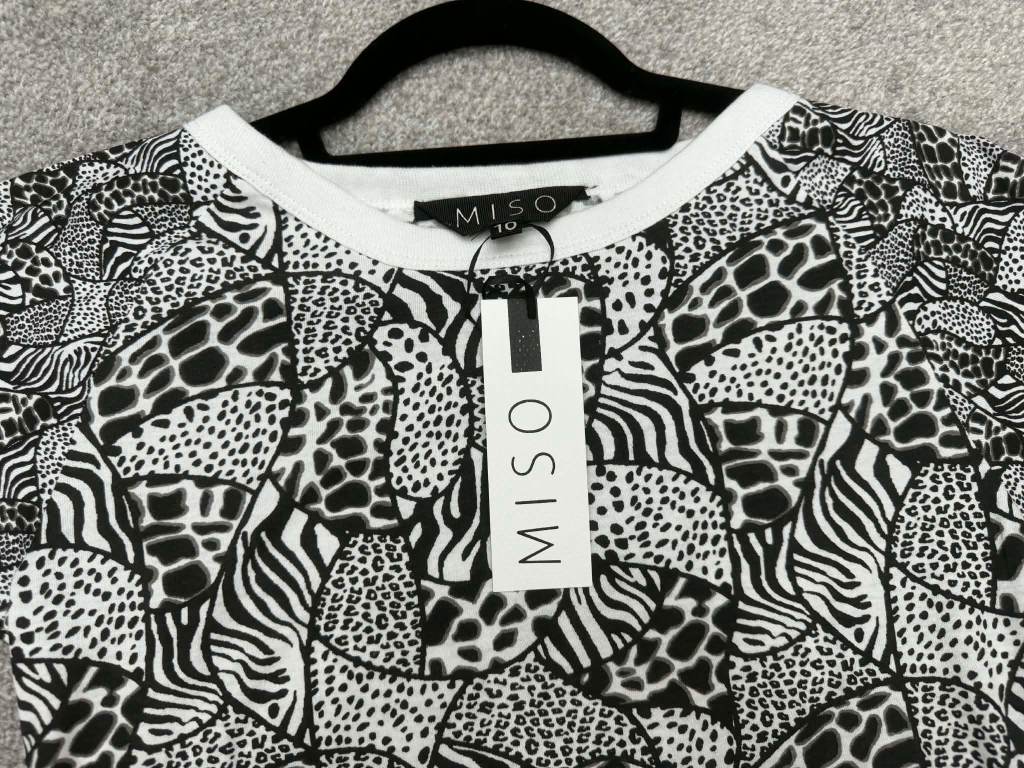 Crop top in size 10.bnwt