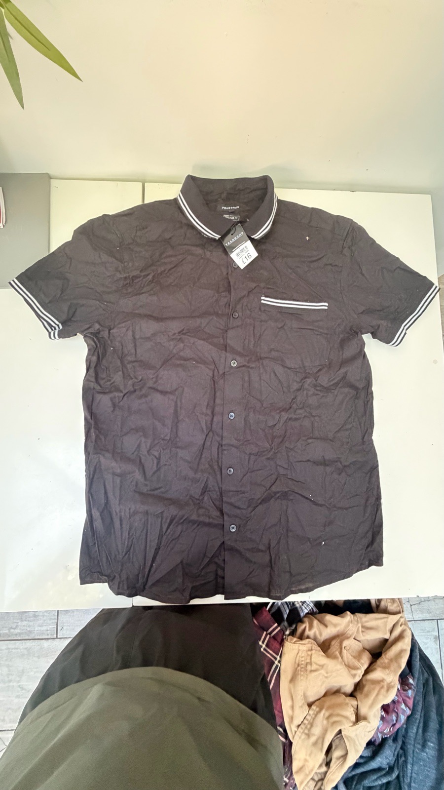 Black short sleeve shirt