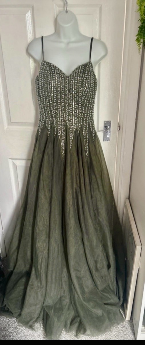 Stunning Olive Green Tulle Prom Dress / Ball Gown – Size 6 (Worn Once)