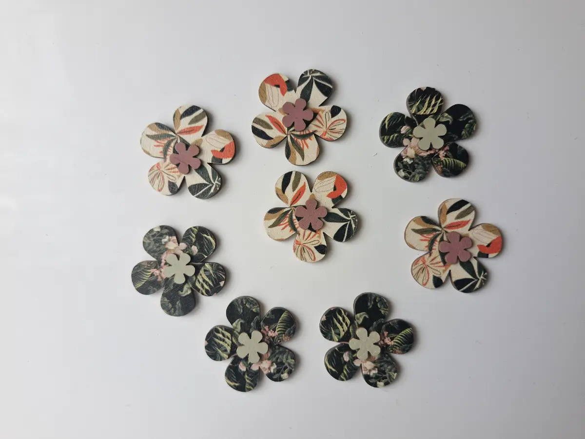 6 Pack of Small Wooden Flowers