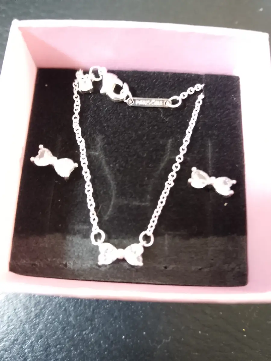 White heart necklace with matching Ear rings