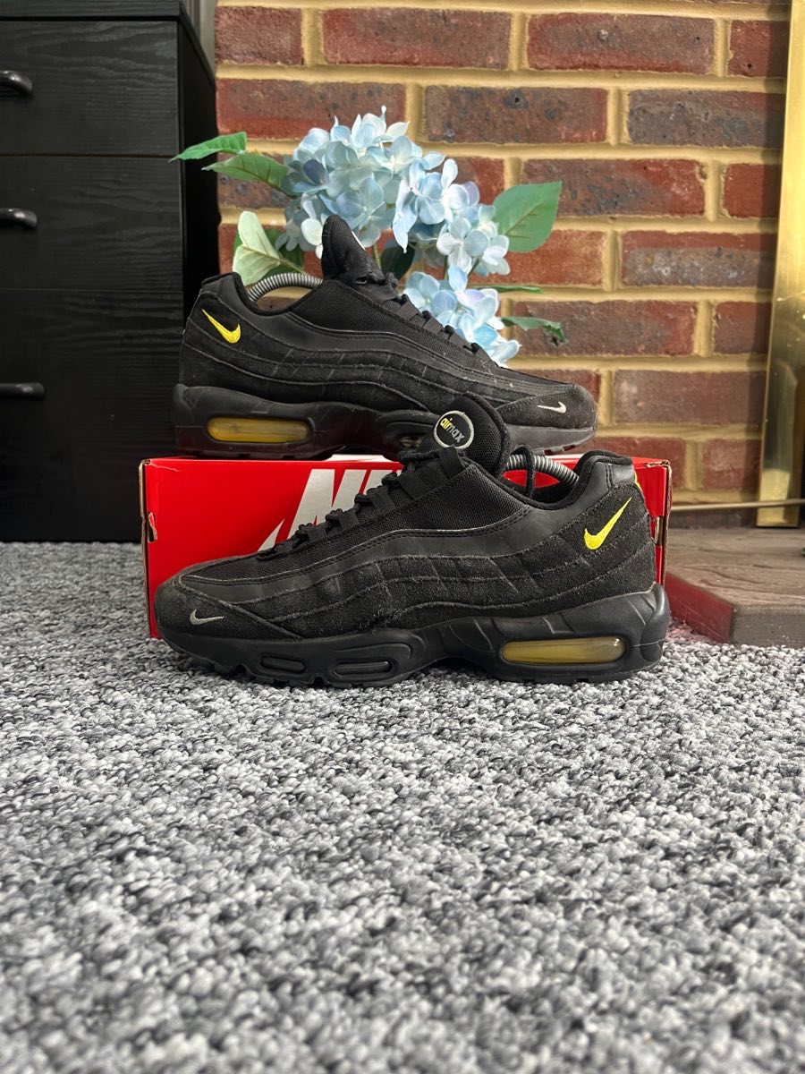 Nike air max 95 black yellow stripe size 9 uk men’s