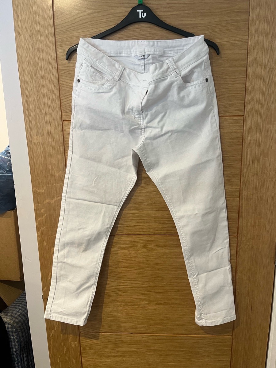 Skinny cropped white jeans