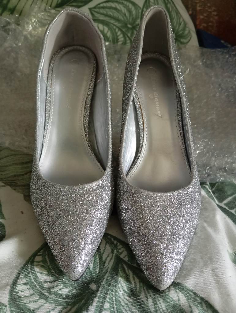 Silver glitter shoes unworn size 6 1/2