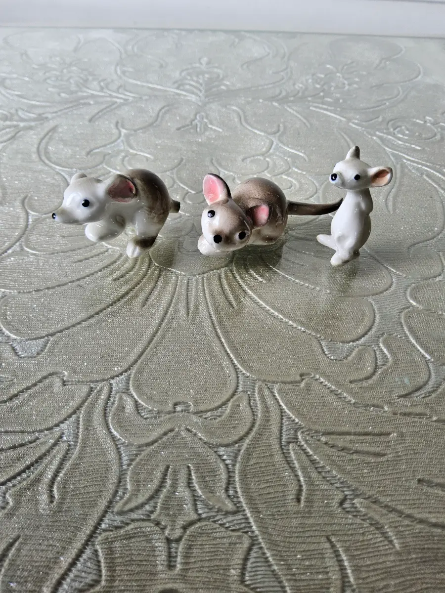 Vintage Hagen Renaker miniature porcelain mice ornaments curiosity
