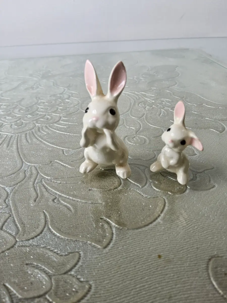 Vintage Hagen Renaker miniature ornaments bunny rabbit porcelain curiosity