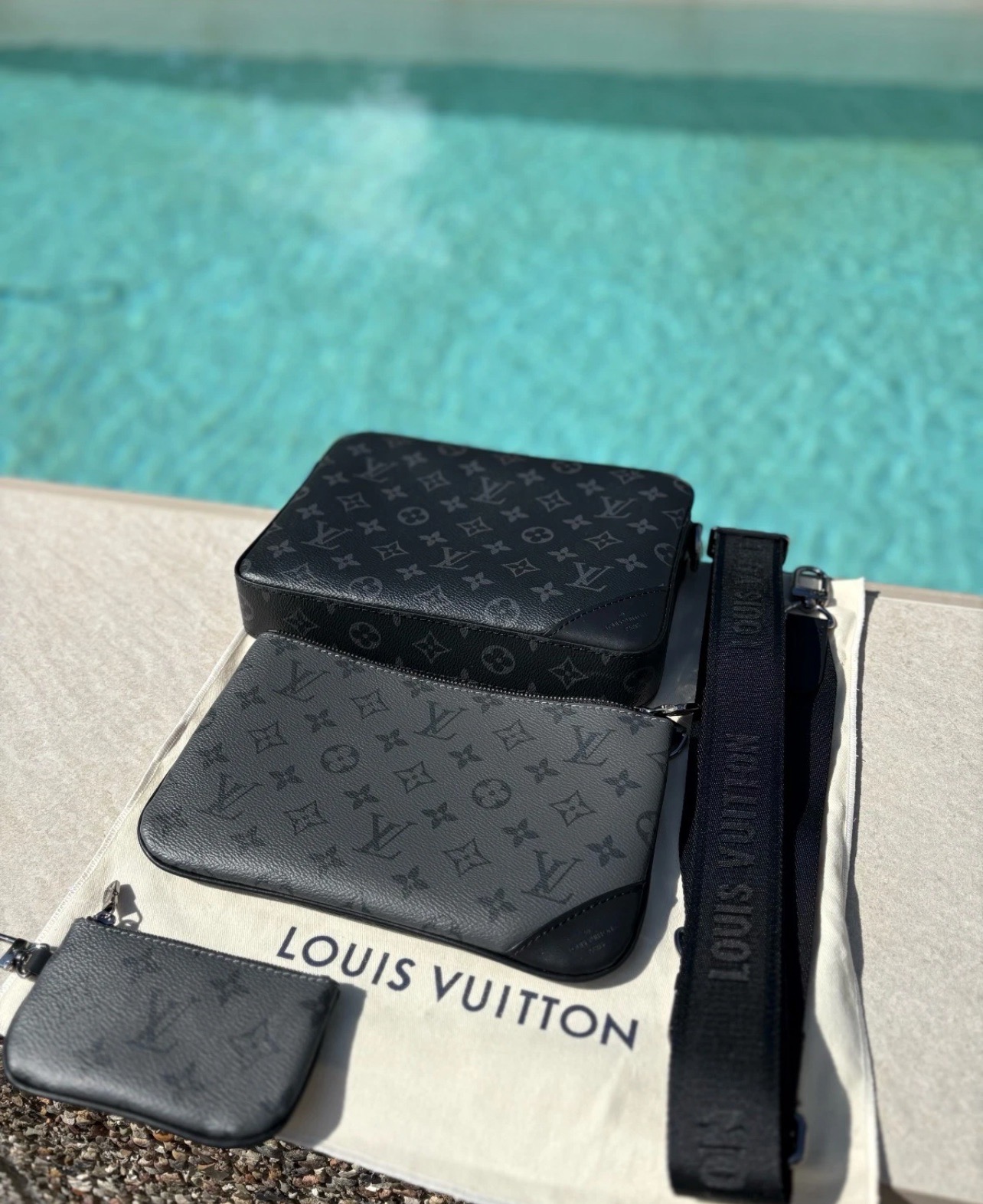 LV trio messenger