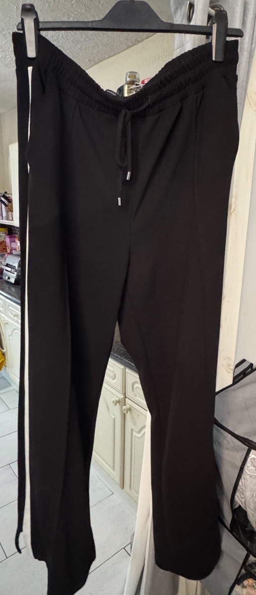 Size 18 George black and white pull on trousers