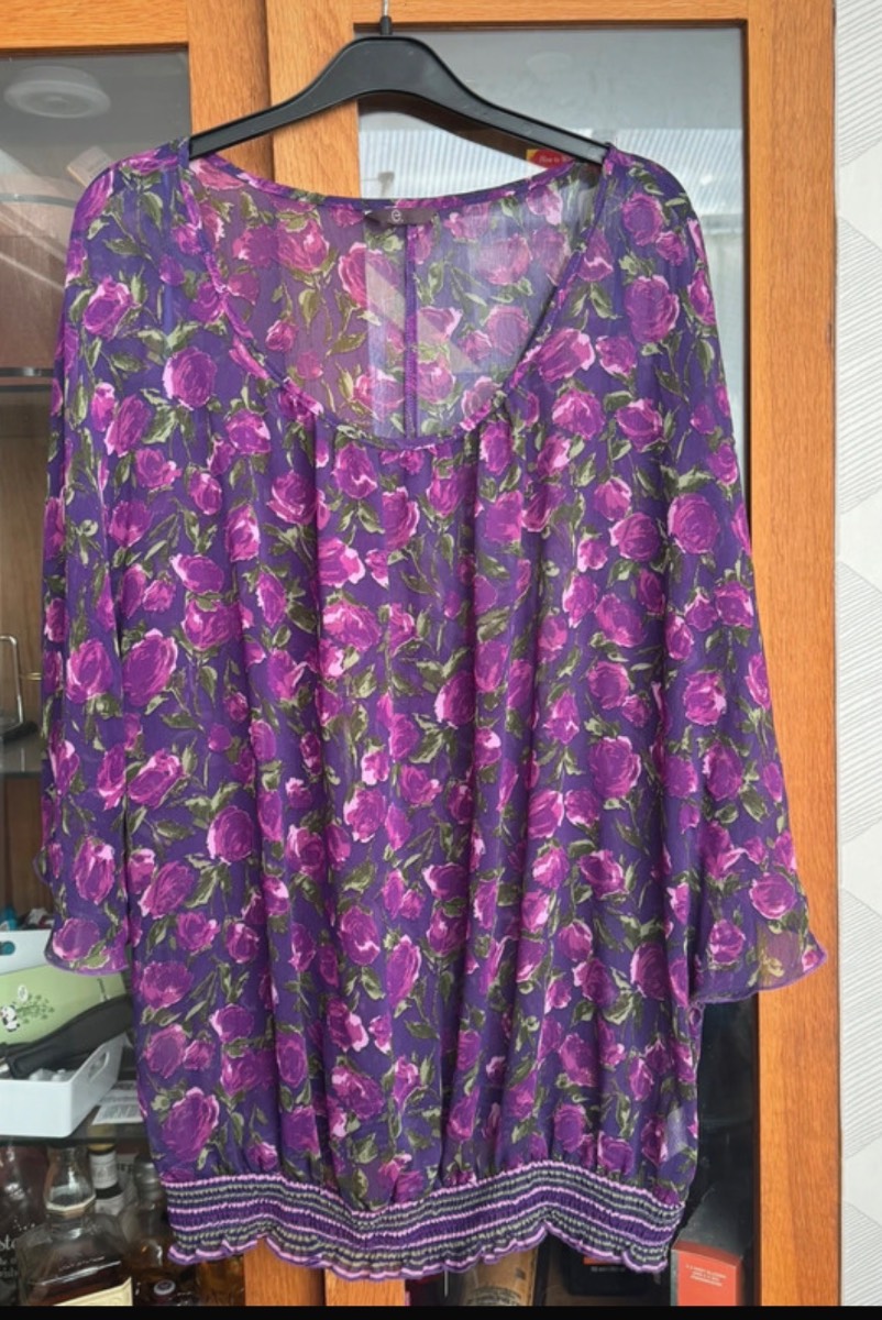 E-vie ladies size 20 thin top