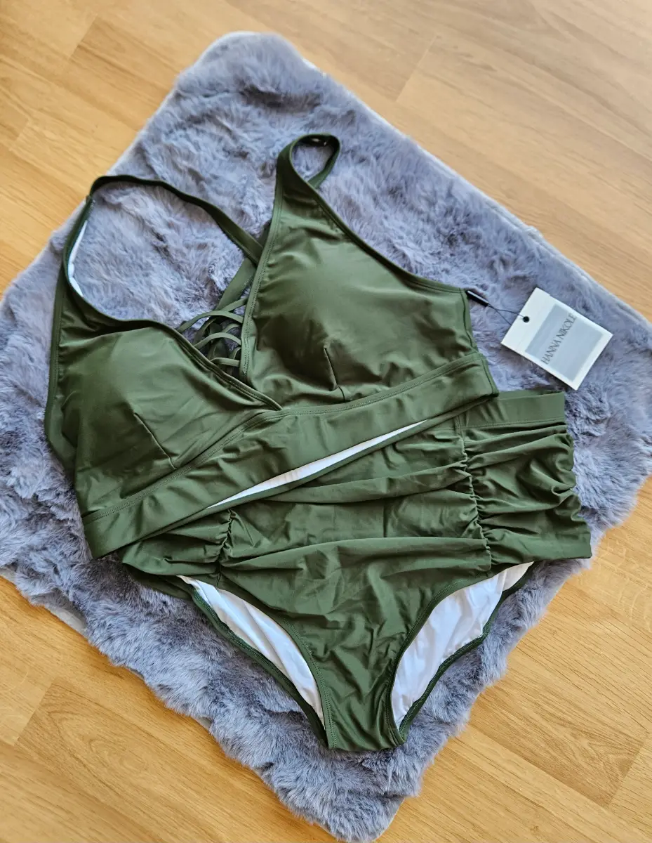 Women's Hanna Nikols Plus Size Ruched Swimming Bikini Size 24W/UK28