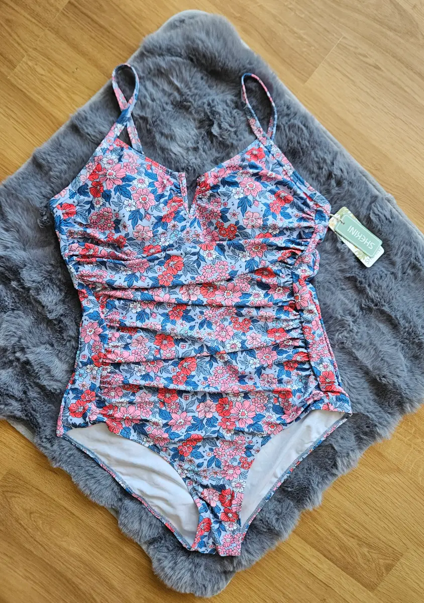 Women's Tummy Control Floral Print Swimsuit Size 2XL
