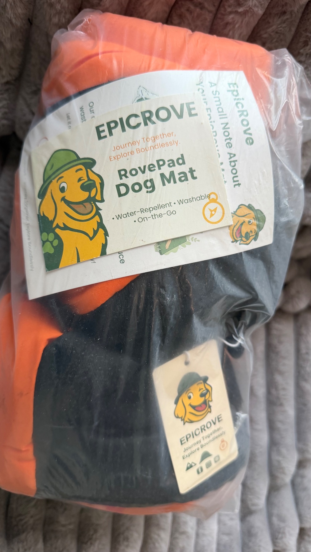 Epicrove RovePad Portable Dog Mat – Water-Repellent & Washable Travel Bed