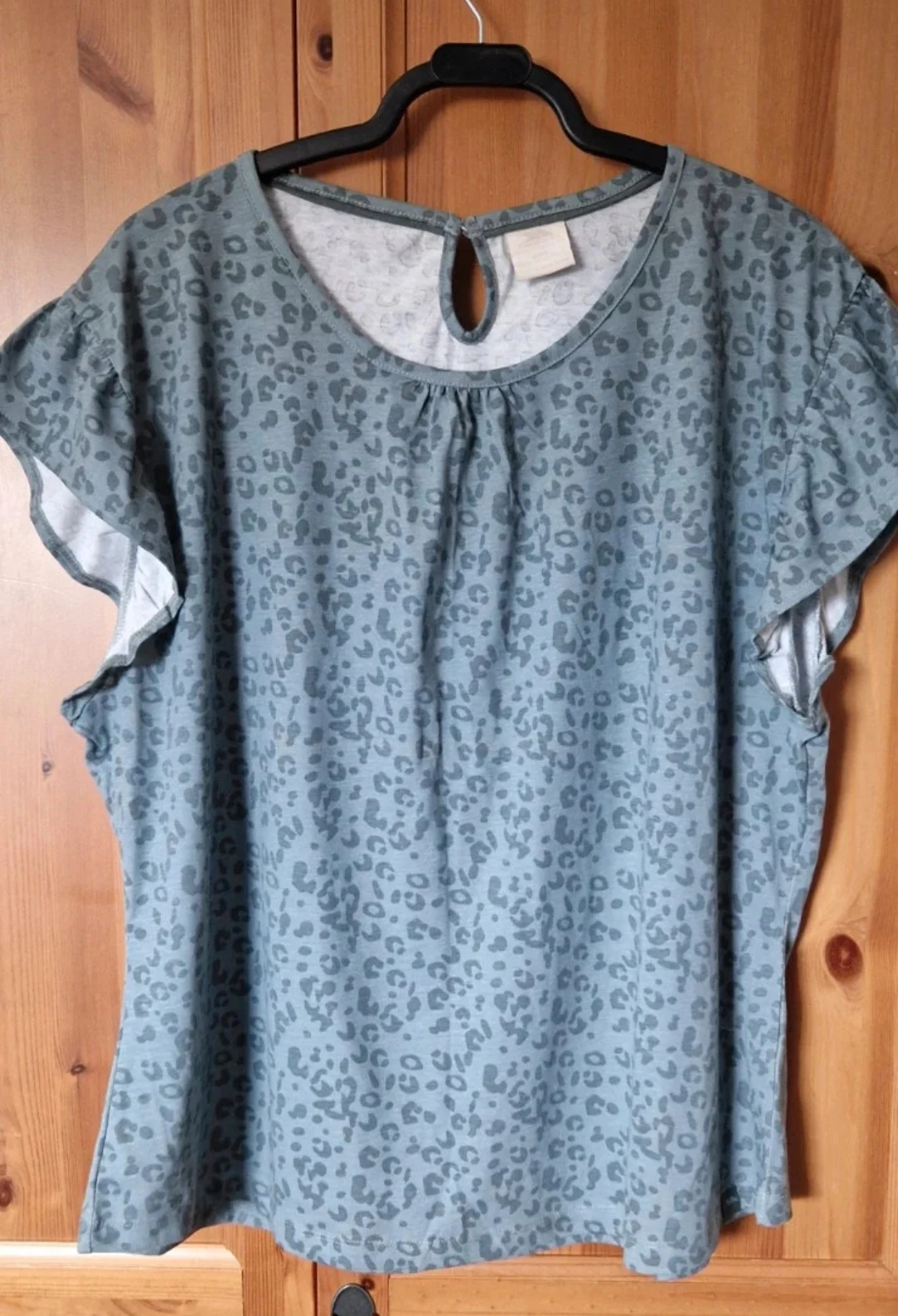 New Trespass short-sleeved top - size uk 20