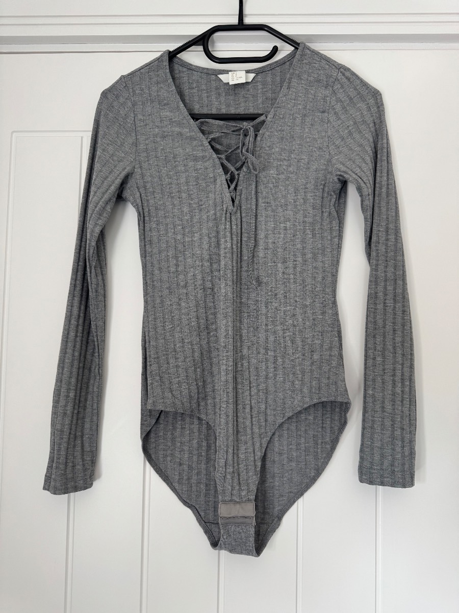 H&M Grey Ribbed Long Sleeve Lace‑Up Bodysuit – Size Small – Flattering Fit