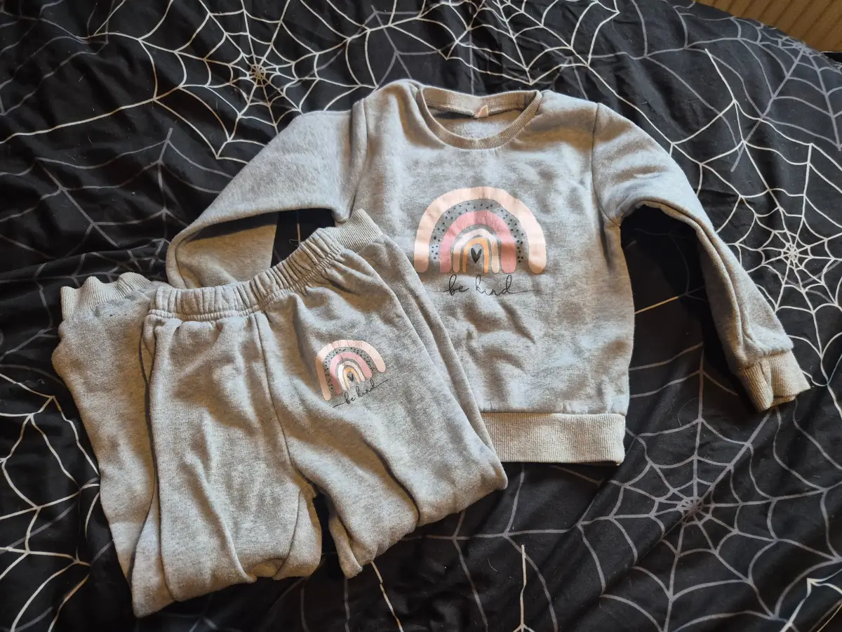 Girls tracksuit unbranded