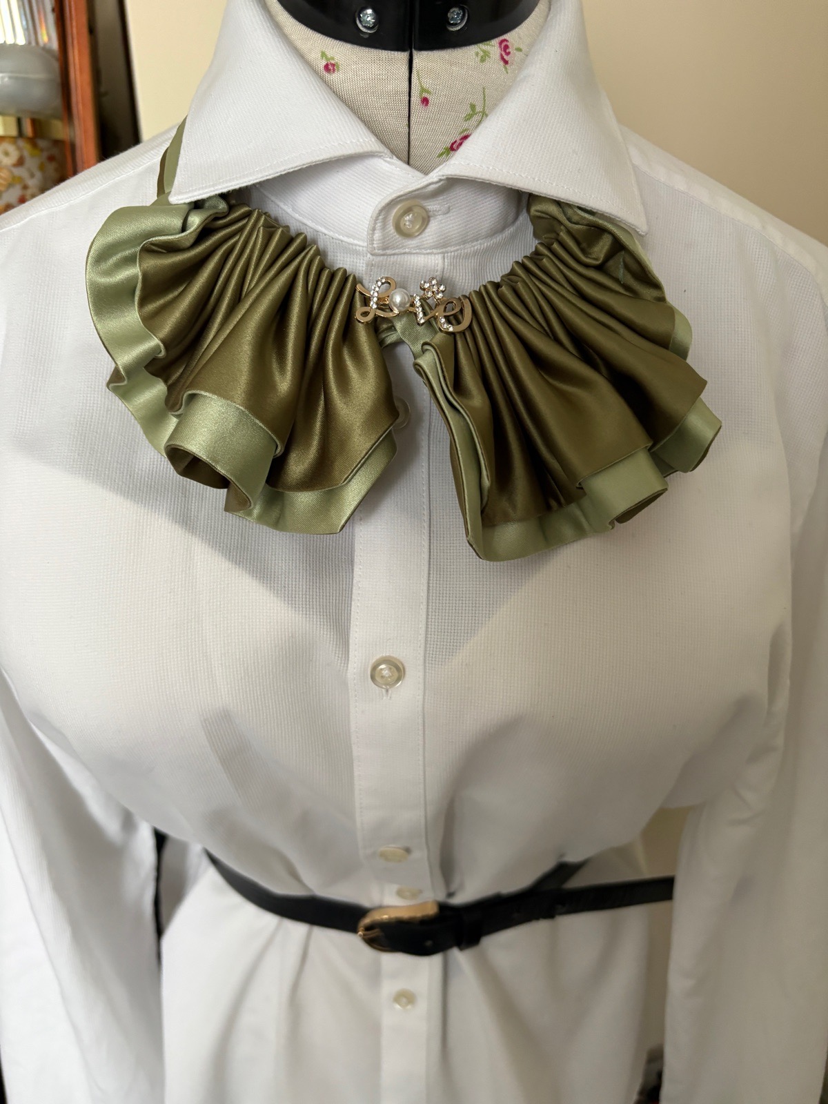 Elegant collar for womens