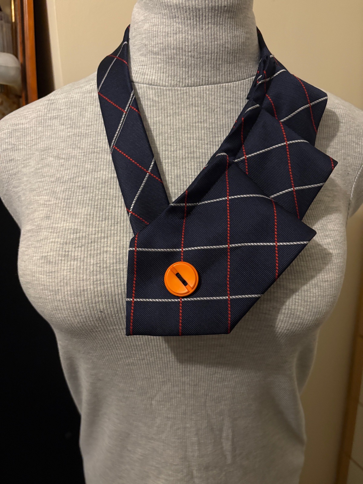 Necktie for women’s