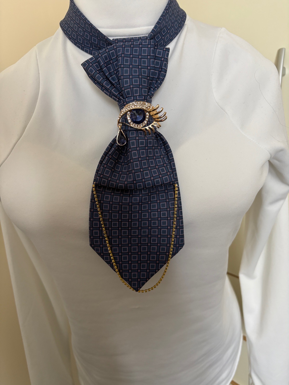 Tie for women’s